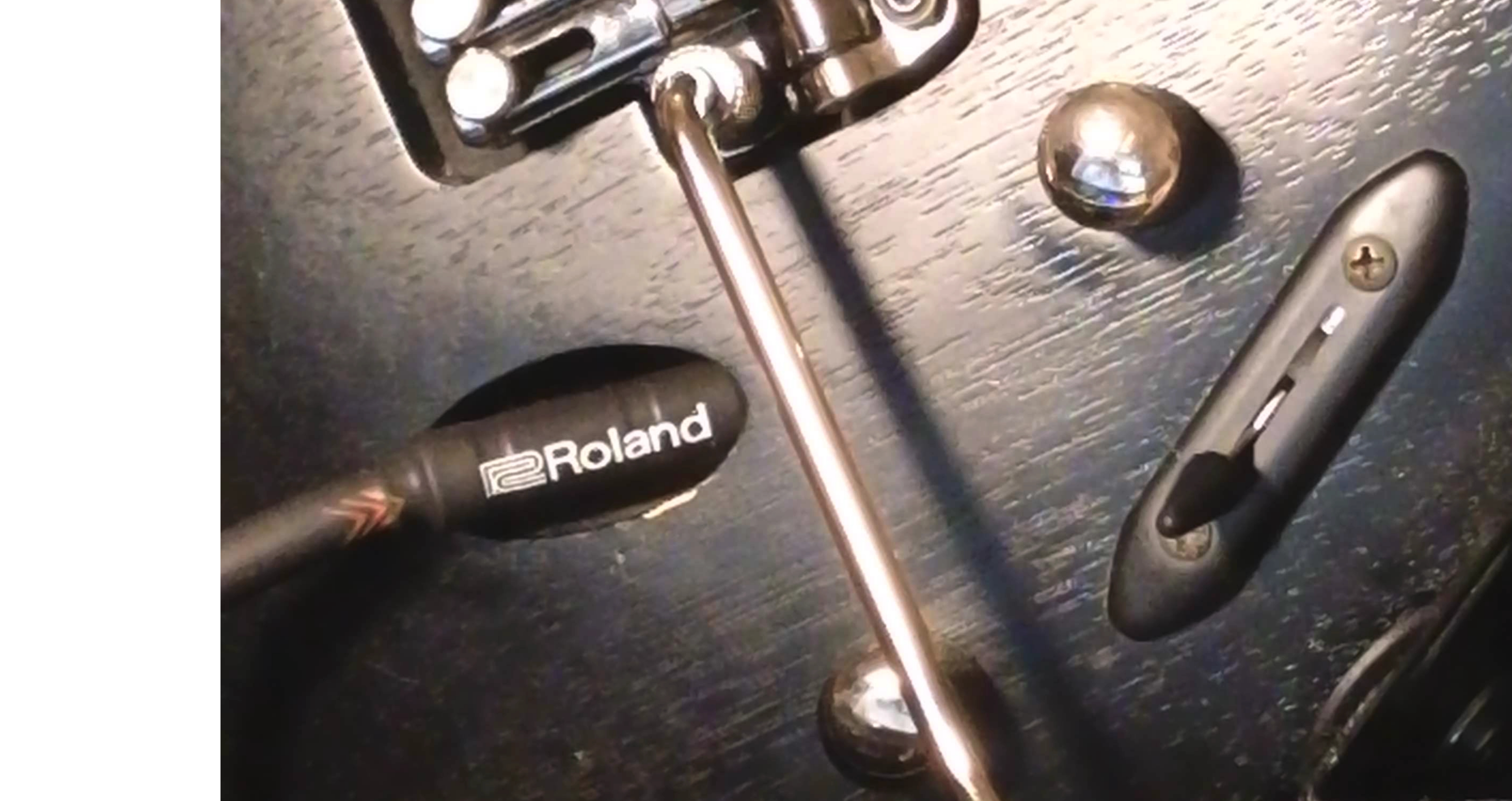 Ein hochwertiges Gitarrenkabel von Roland welches sehr robust und sicher ist.